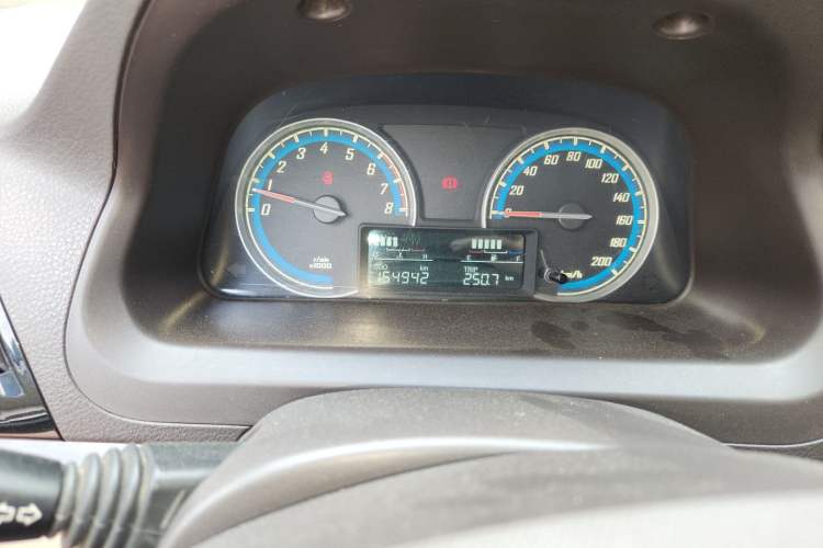 Used Baojun 730 2014 1.5L Manual Luxury Navigation ESP Version 7 Seats Odometer Close Up