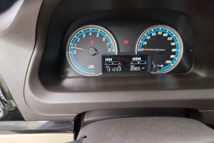 Used Baojun 730 2014 1.5L manual luxury trim 7 seats Odometer Close Up