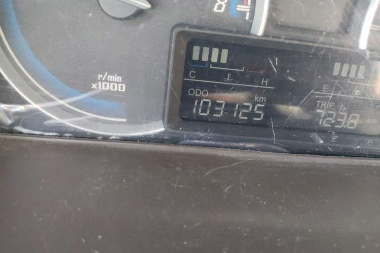 Used Baojun 730 2014 1.5L manual Comfort version 7 seats Odometer Close Up