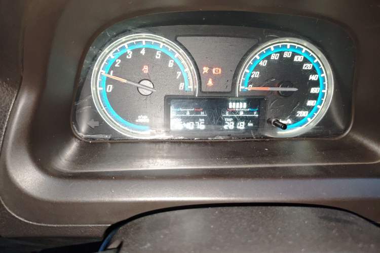 Used Baojun 730 2014 1.5L manual Comfort version 7 seats Odometer Close Up