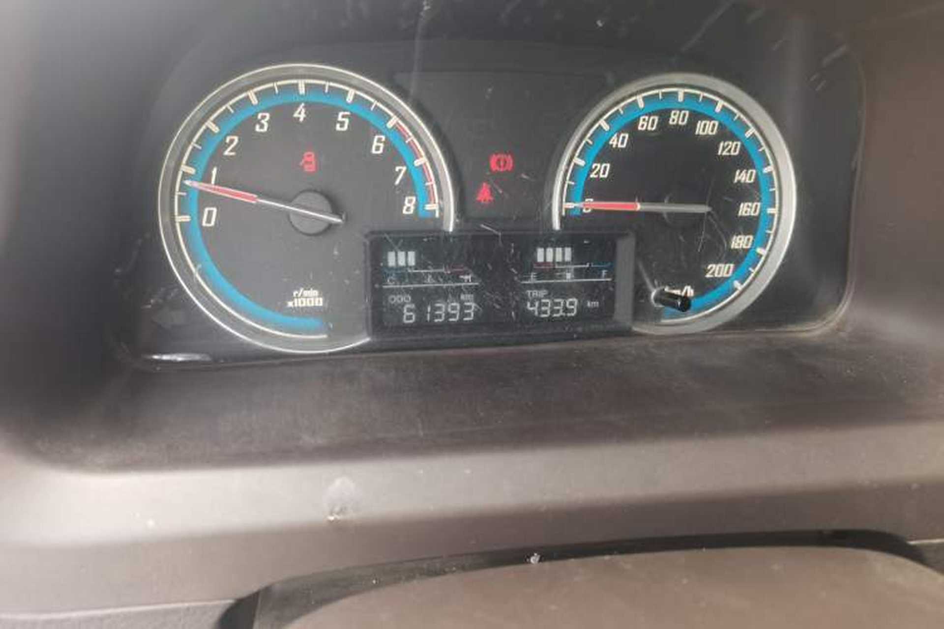 Used Baojun 730 2014 1.5L manual standard trim 7 seats Odometer Close Up