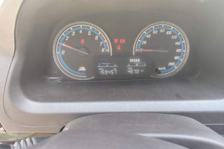 Used Baojun 730 2014 1.5L manual luxury trim 7 seats Odometer Close Up