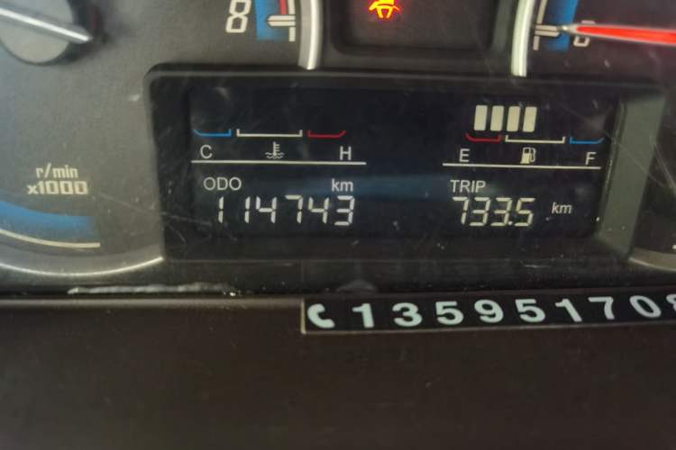 Used Baojun 730 2014 1.5L manual standard trim 7 seats Odometer Close Up
