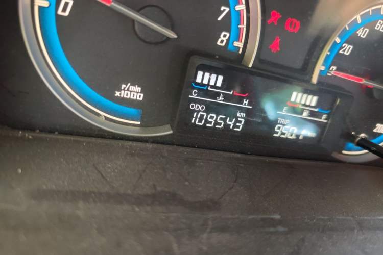 Used Baojun 730 2014 1.5L manual Comfort ESP version 7 seats Odometer Close Up