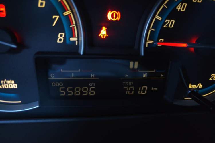 Used Baojun 730 2014 1.5L manual Comfort version 7 seats Odometer Close Up