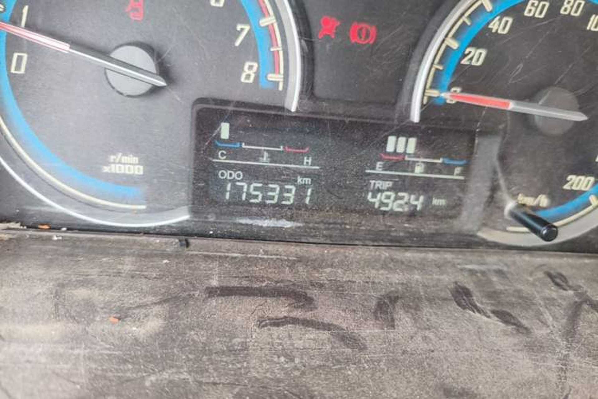 Used Baojun 730 2014 1.5L manual luxury trim 7 seats Odometer Close Up