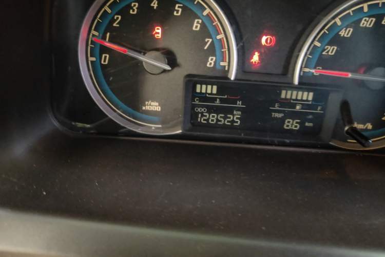 Used Baojun 730 2014 1.5L manual Comfort version 7 seats Odometer Close Up