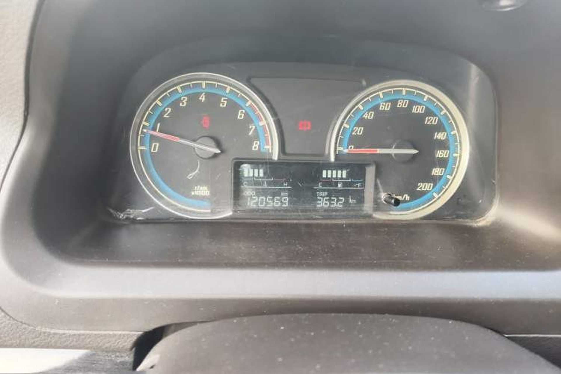 Used Baojun 730 2014 1.5L manual Comfort ESP version 7 seats Odometer Close Up