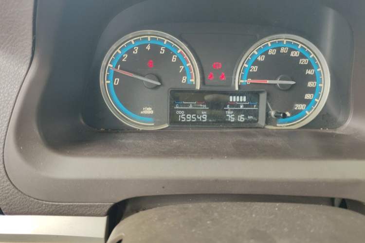 Used Baojun 730 2014 1.5L manual standard trim 7 seats Odometer Close Up