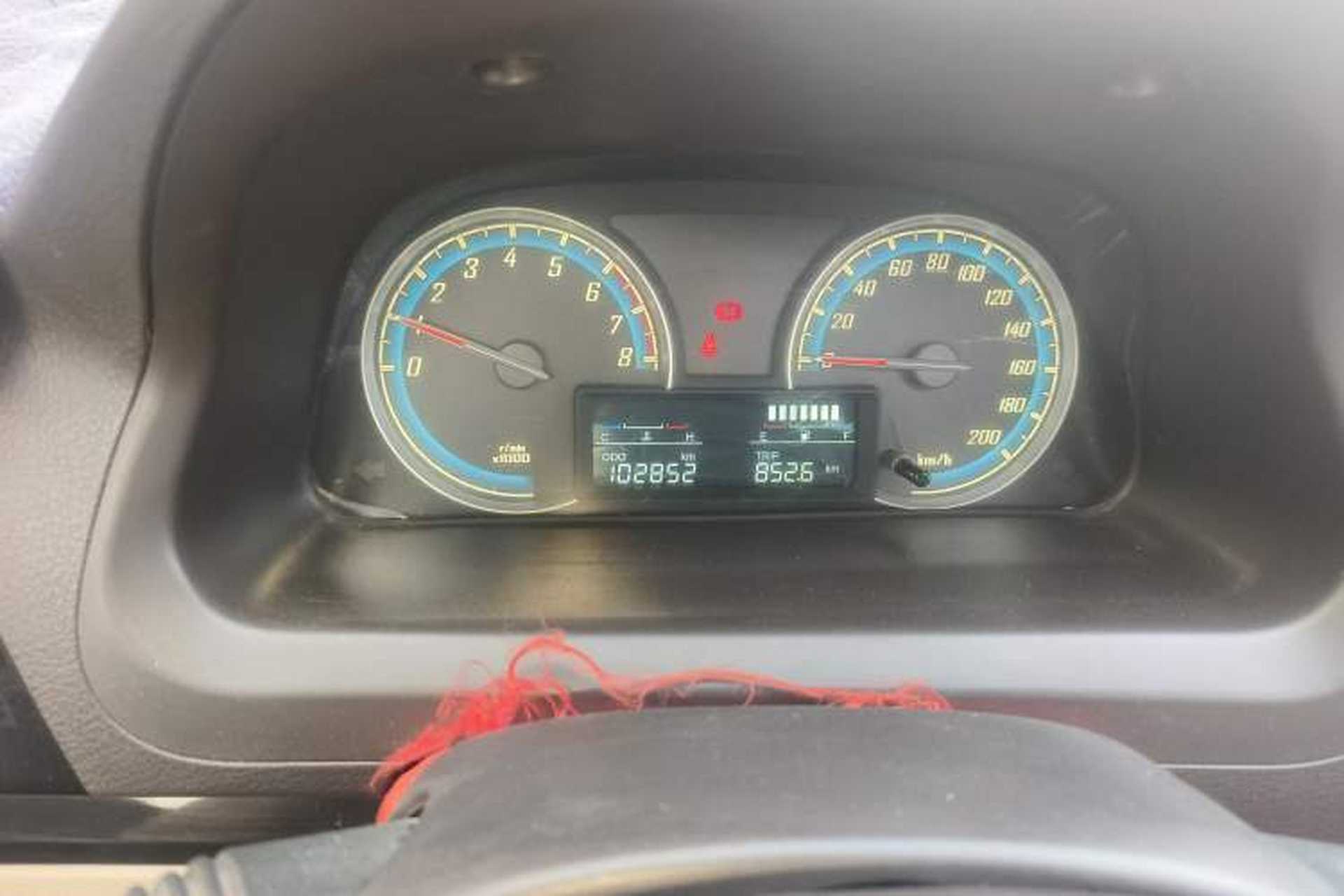 Used Baojun 730 2014 1.5L Manual Luxury Navigation ESP Version 7 Seats Odometer Close Up