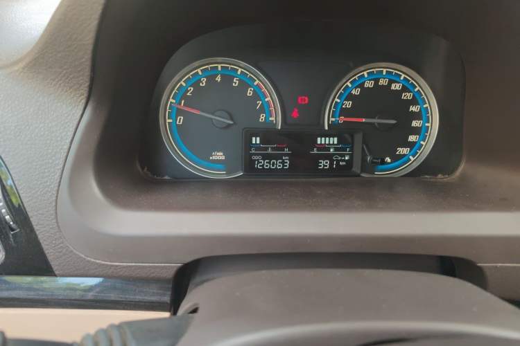 Used Baojun 730 2014 1.5L manual Comfort version 7 seats Odometer Close Up
