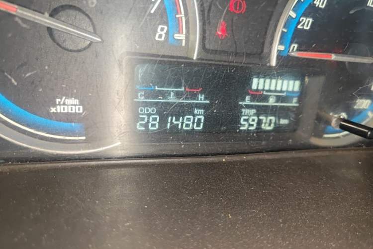Used Baojun 730 2014 1.5L manual Comfort version 7 seats Odometer Close Up
