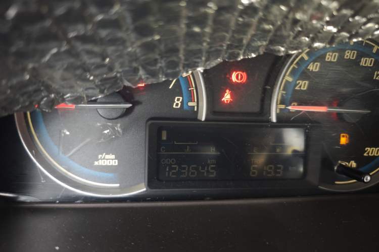Used Baojun 730 2014 1.5L manual Comfort version 7 seats Odometer Close Up