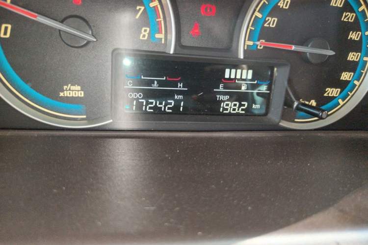 Used Baojun 730 2014 1.5L manual standard trim 7 seats Odometer Close Up