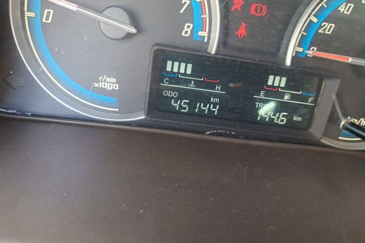 Used Baojun 730 2014 1.5L manual Comfort version 7 seats Odometer Close Up