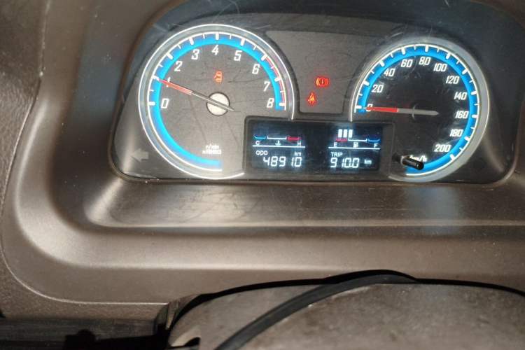Used Baojun 730 2014 1.5L Manual Luxury Navigation ESP Version 7 Seats Odometer Close Up
