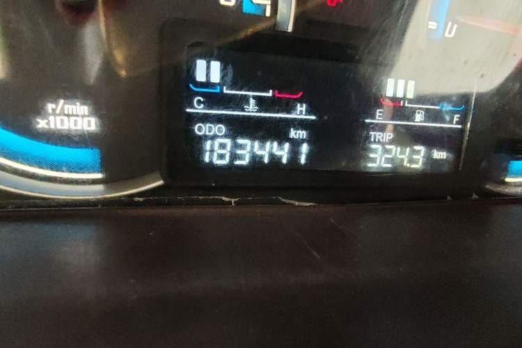 Used Baojun 730 2014 1.5L manual Comfort version 7 seats Odometer Close Up