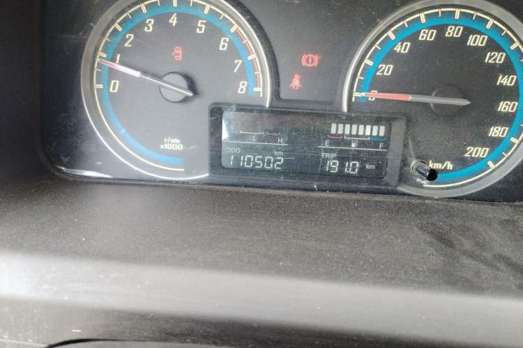 Used Baojun 730 2014 1.5L manual Comfort ESP version 7 seats Odometer Close Up