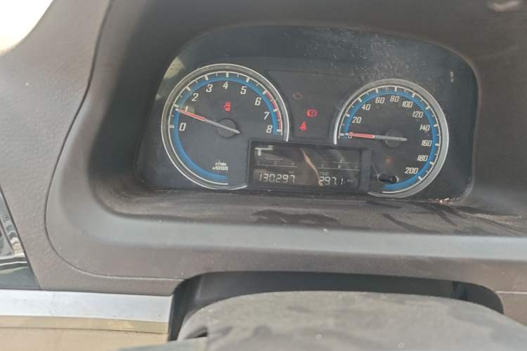 Used Baojun 730 2014 1.5L manual standard trim 7 seats Odometer Close Up