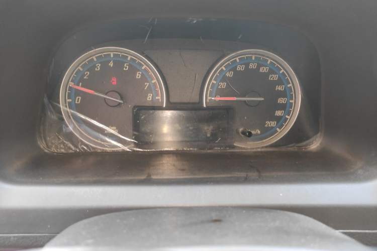 Used Baojun 730 2014 1.5L manual luxury trim 7 seats Odometer Close Up