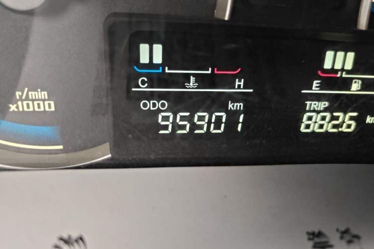 Used Baojun 730 2014 1.5L manual Comfort version 7 seats Odometer Close Up