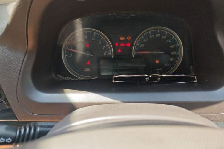 Used Baojun 730 2014 1.5L manual Comfort version 7 seats Odometer Close Up