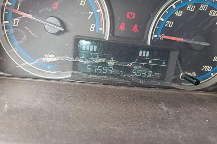Used Baojun 730 2014 1.5L manual Comfort version 7 seats Odometer Close Up