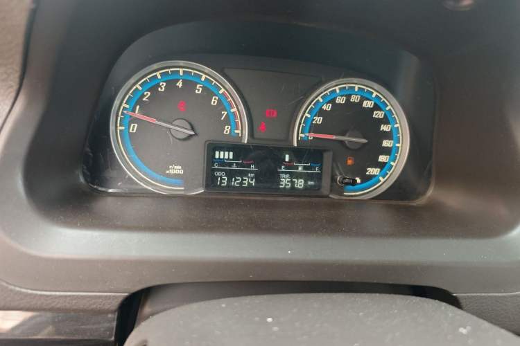 Used Baojun 730 2014 1.5L manual Comfort ESP version 7 seats Odometer Close Up