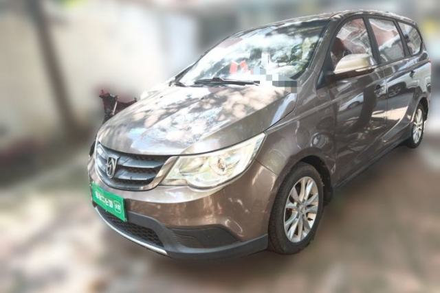 Używany Baojun 730 2014 1.5L manual standard trim 7 seats