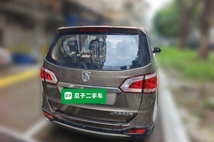 Used Baojun 730 2014 1.5L manual Comfort version 7 seats Rear