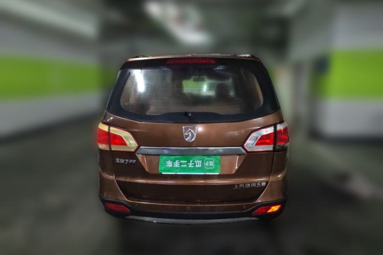 Used Baojun 730 2014 1.5L manual luxury trim 7 seats Rear