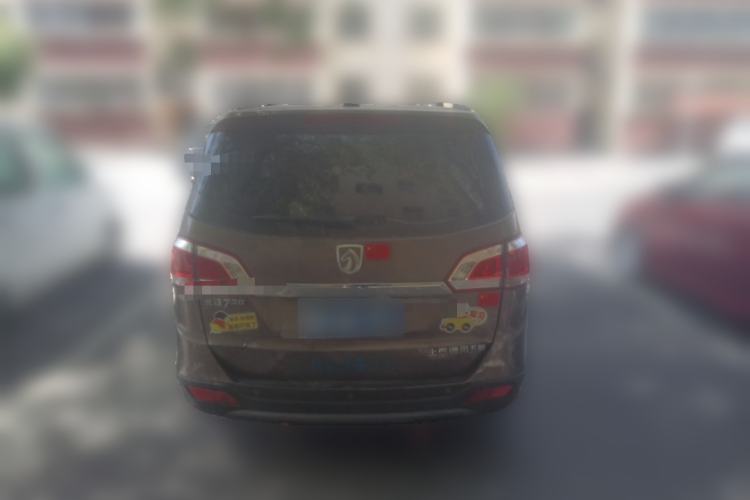 Used Baojun 730 2014 1.5L manual luxury trim 7 seats Rear