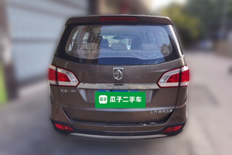 Used Baojun 730 2014 1.5L manual standard trim 7 seats Rear