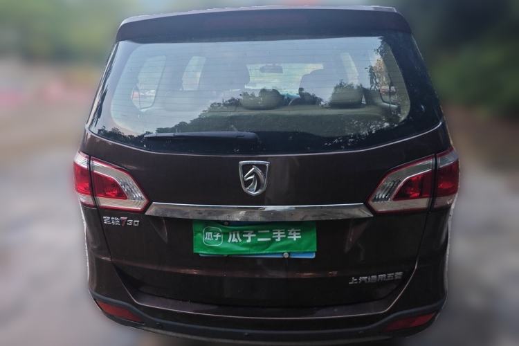 Used Baojun 730 2014 1.5L manual Comfort version 7 seats Rear