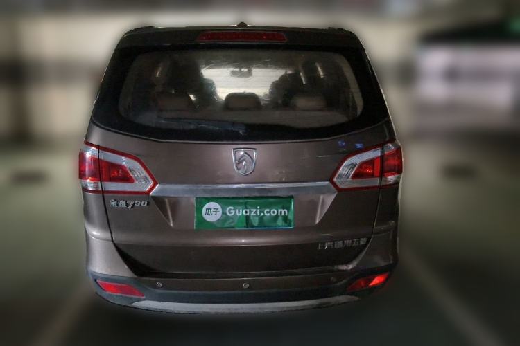 Used Baojun 730 2014 1.5L manual Comfort version 7 seats Rear