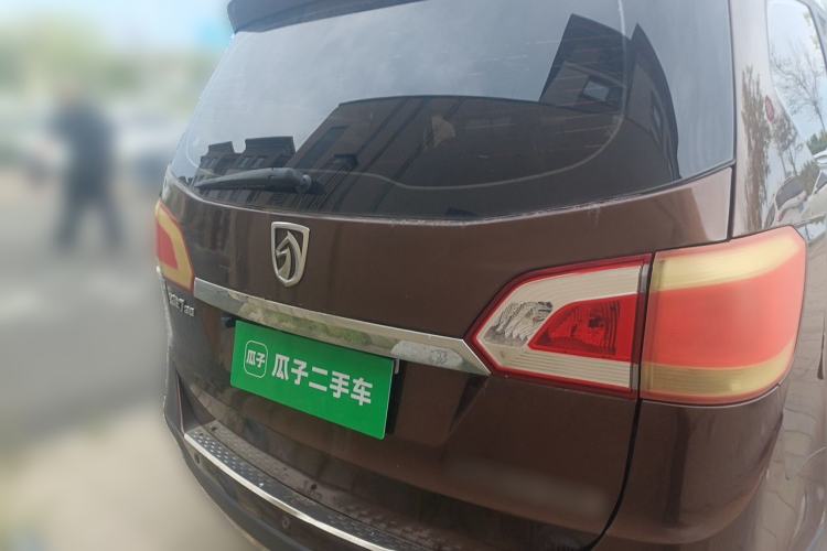 Used Baojun 730 2014 1.5L manual luxury trim 7 seats Rear