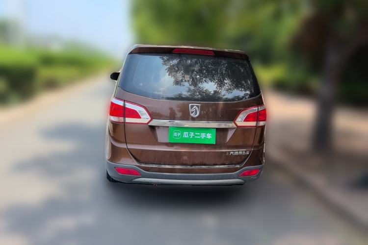 Used Baojun 730 2014 1.5L manual standard trim 7 seats Rear