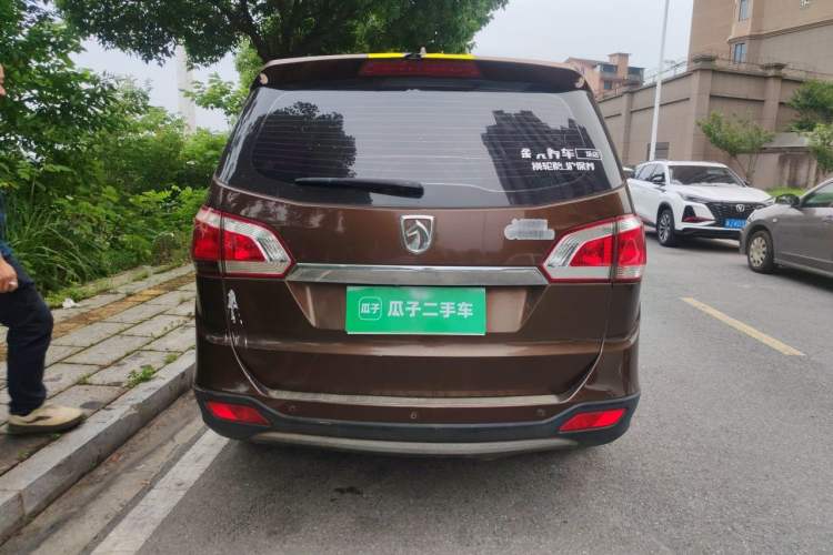 Used Baojun 730 2014 1.5L manual luxury trim 7 seats Rear