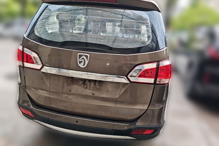 Used Baojun 730 2014 1.5L manual standard trim 7 seats Rear