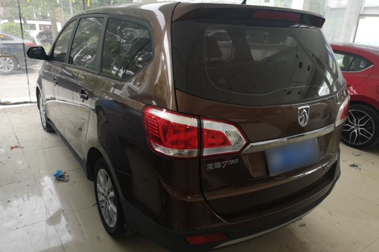 Used Baojun 730 2014 1.5L manual standard trim 7 seats Rear Left 45 Deg