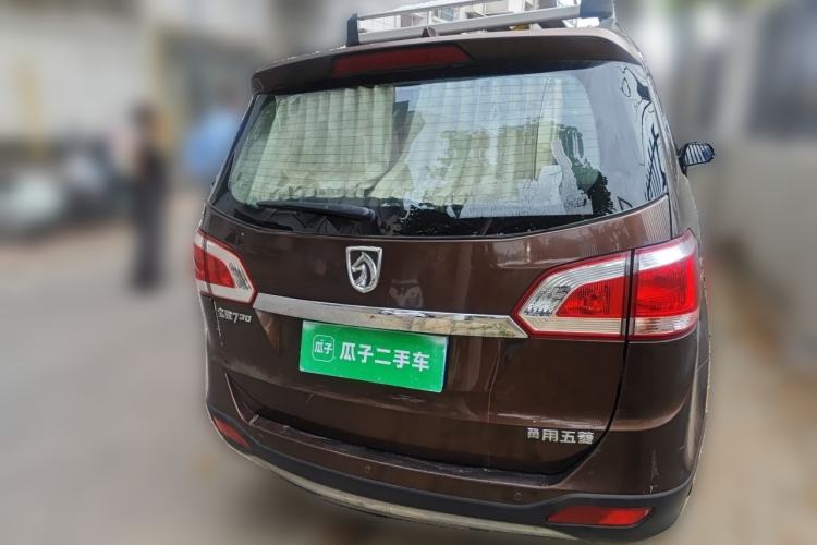Used Baojun 730 2014 1.5L manual Comfort version 7 seats Rear