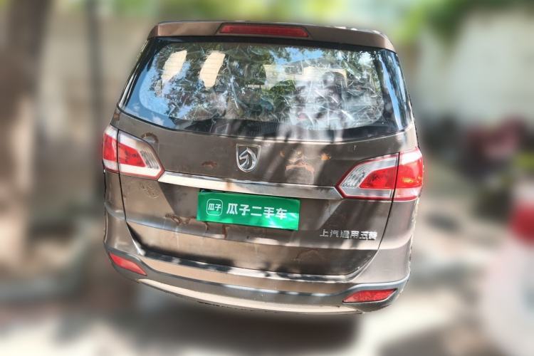 Used Baojun 730 2014 1.5L manual standard trim 7 seats Rear