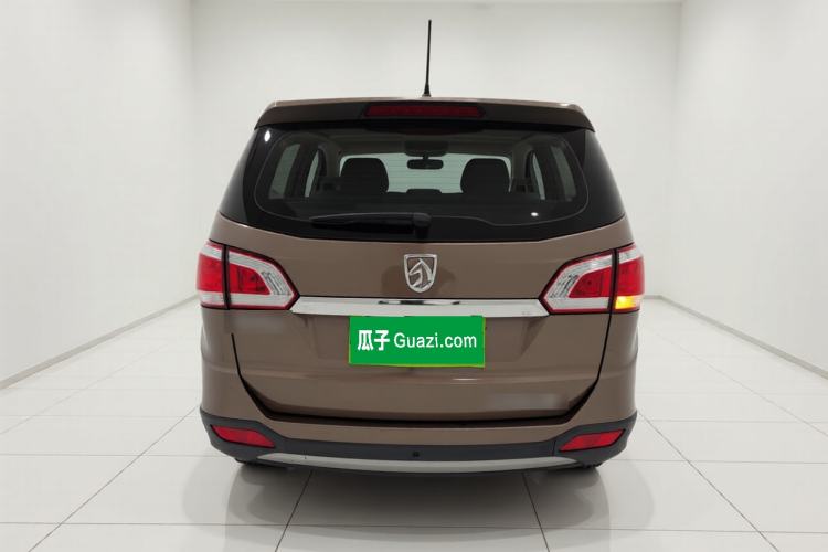 Used Baojun 730 2014 1.5L manual standard trim 7 seats Rear