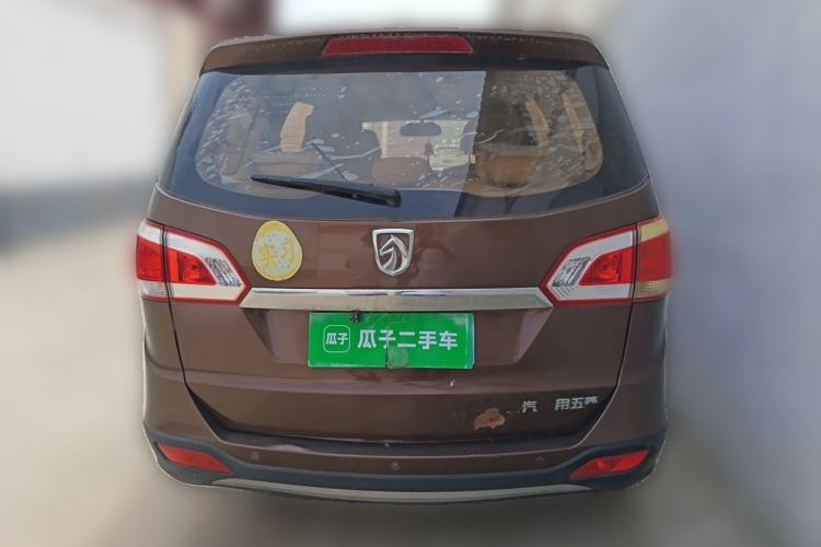 Used Baojun 730 2014 1.5L manual Comfort version 7 seats Rear