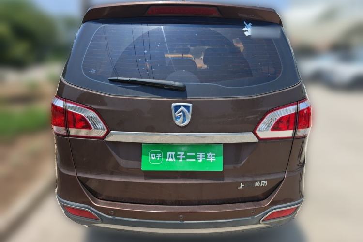 Used Baojun 730 2014 1.5L manual Comfort version 7 seats Rear