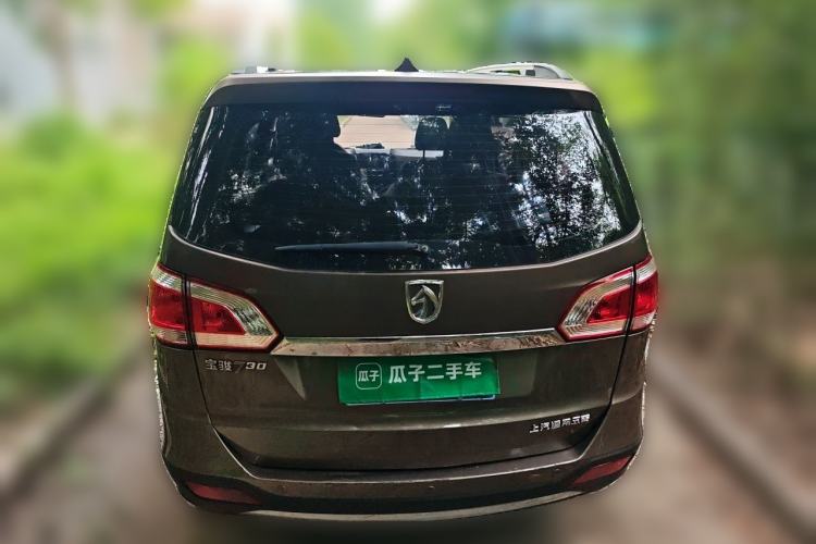 Used Baojun 730 2014 1.5L manual Comfort version 7 seats Rear