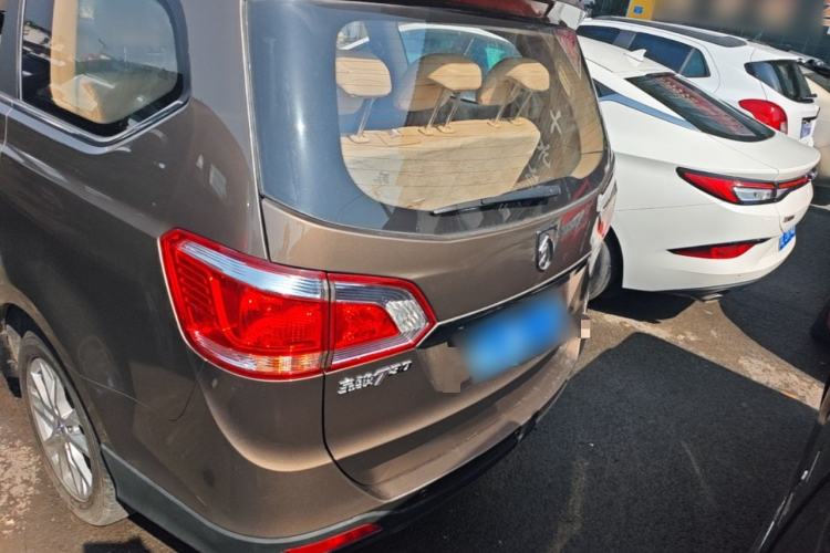 Used Baojun 730 2014 1.5L manual Comfort ESP version 7 seats Rear