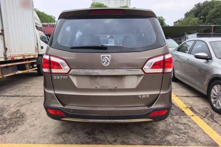 Used Baojun 730 2014 1.5L manual Comfort version 7 seats Rear