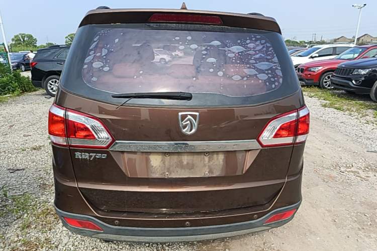 Used Baojun 730 2014 1.5L manual Comfort version 7 seats Rear