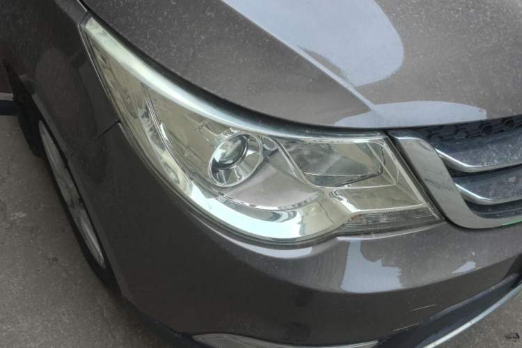 Used Baojun 730 2014 1.5L manual Comfort version 7 seats Right Front Headlight